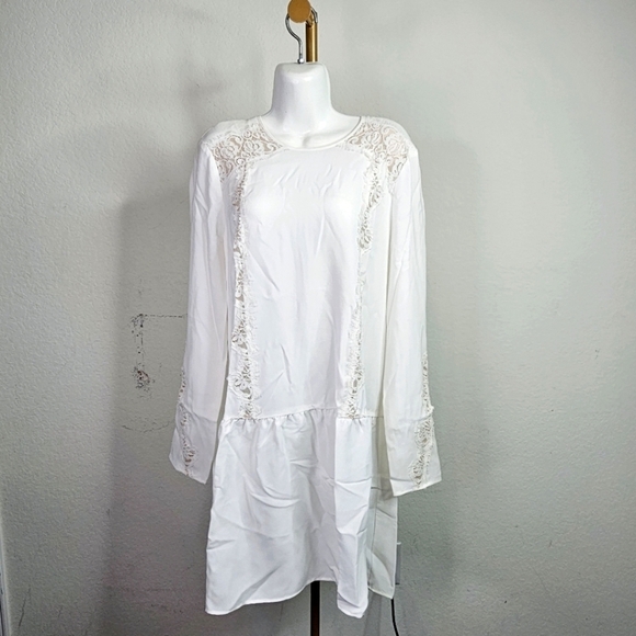 🎉Host Pick 🎉 BCBGMAXAZRIA Jayn Lace-Trim Dress - Picture 2 of 7